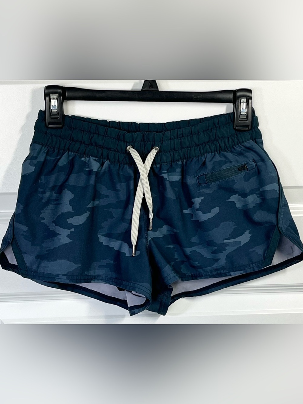 Vuori Clementine Shorts Blue Camo Running Lined XS